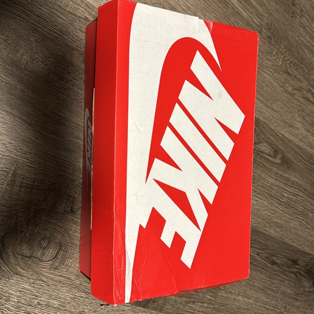 Like new, lightly worn. Nike blazer. - Picture 9 of 10
